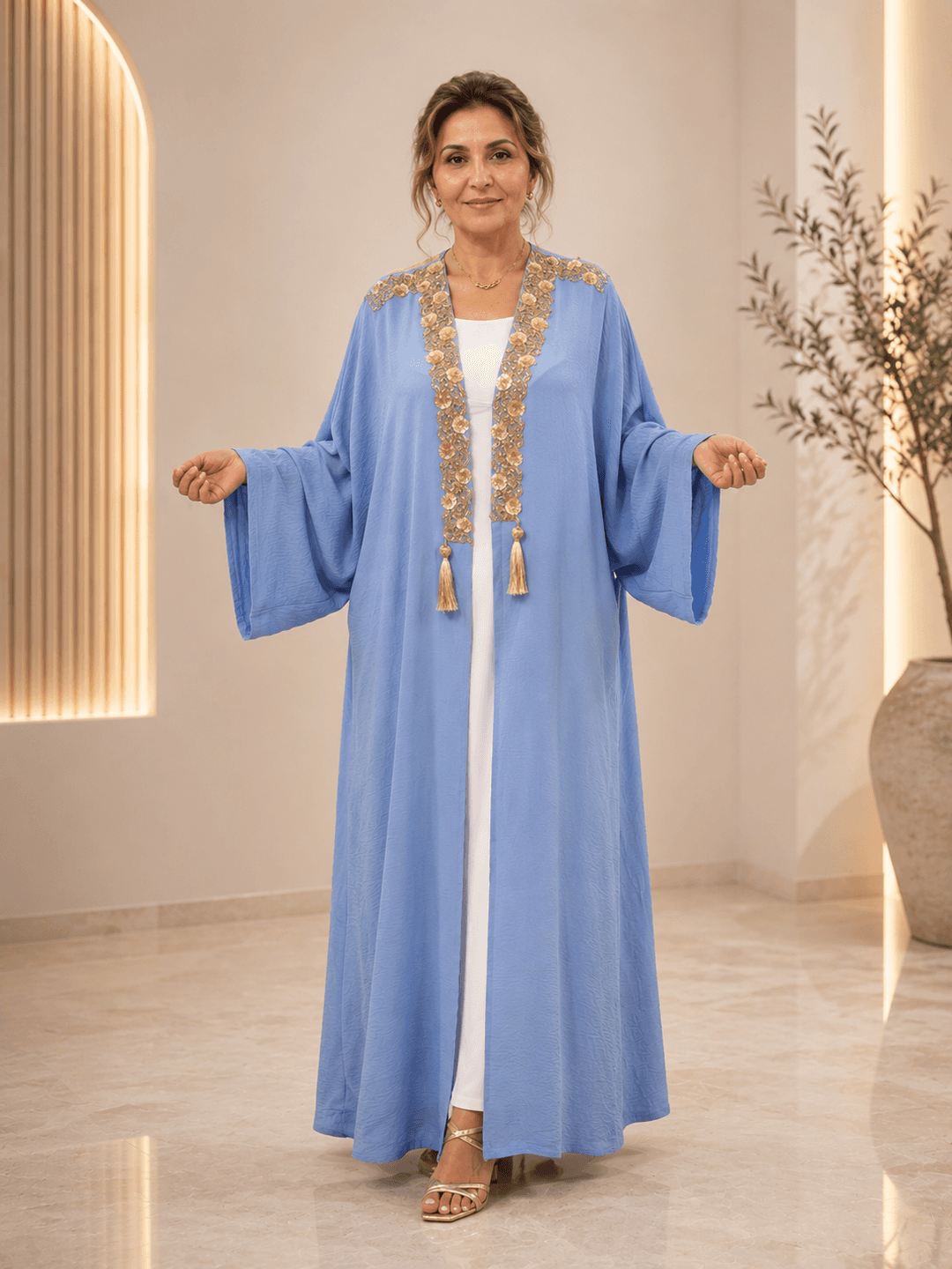 عباية زرقاء بتطريز