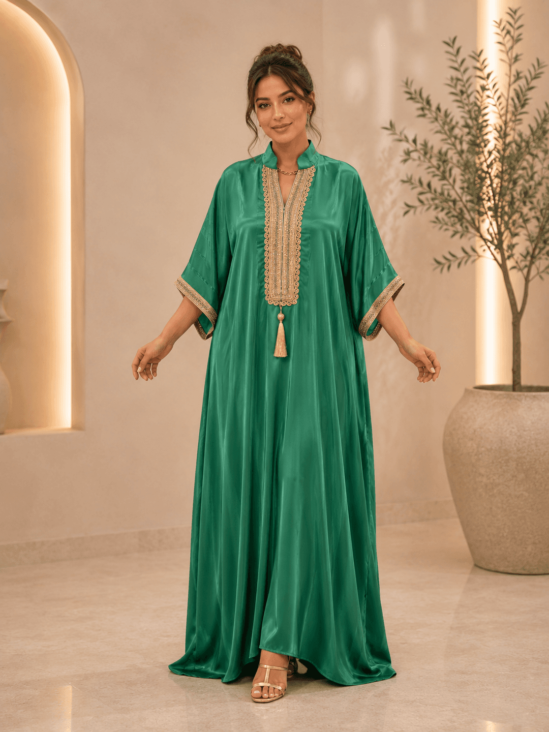 جلابية خضراء مطرزة