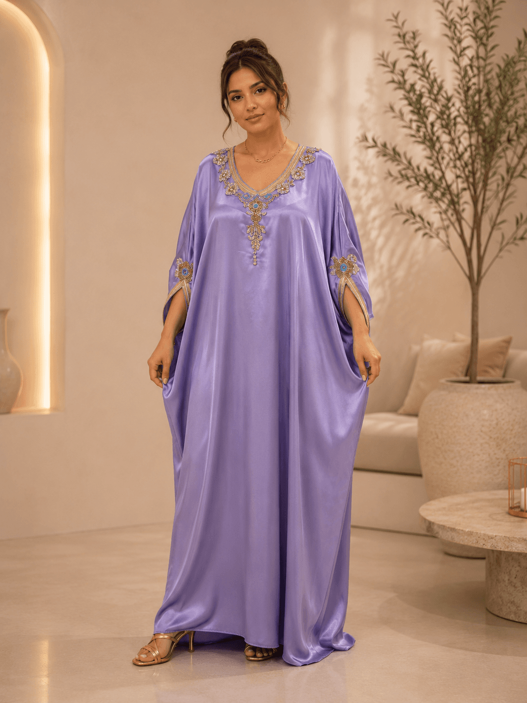 جلابية ساتان مطرزة
